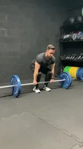 Tüm sırt ve bacak kuvveti için geleneksel deadlift