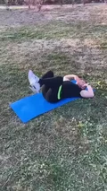 Karın eğimli mekik egzersizi