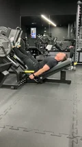 Quadriceps kuvveti için leg press makinesi